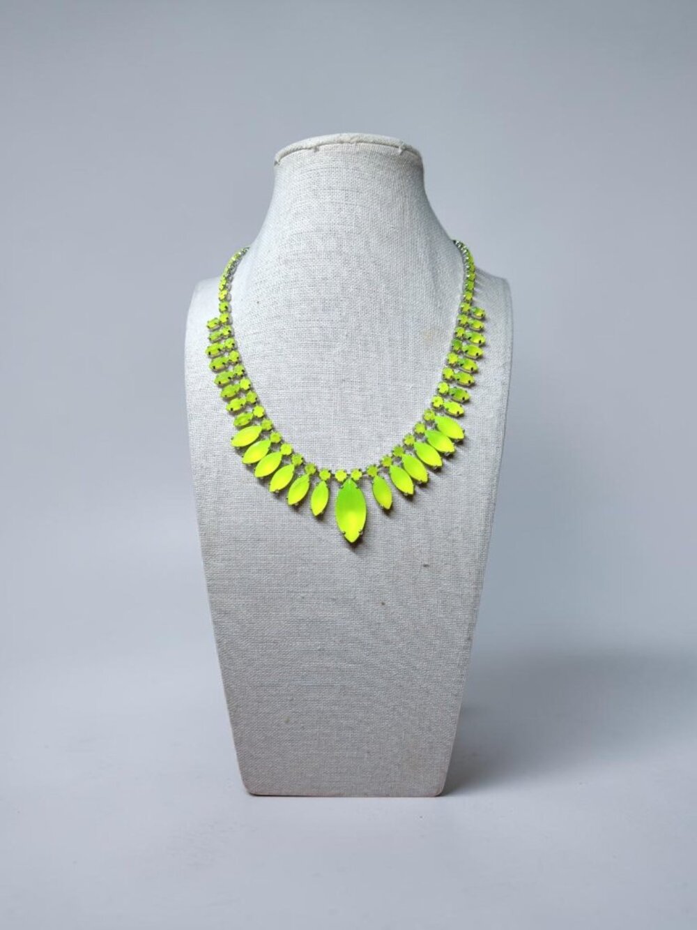 Vintage Faceted Neon Green Bib Necklace Y2K 16" - Picture 9 of 15